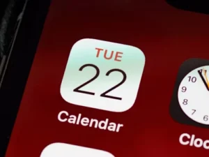 A smartphone screen showing a calendar application schedule tracking training attendance and lesson modules.